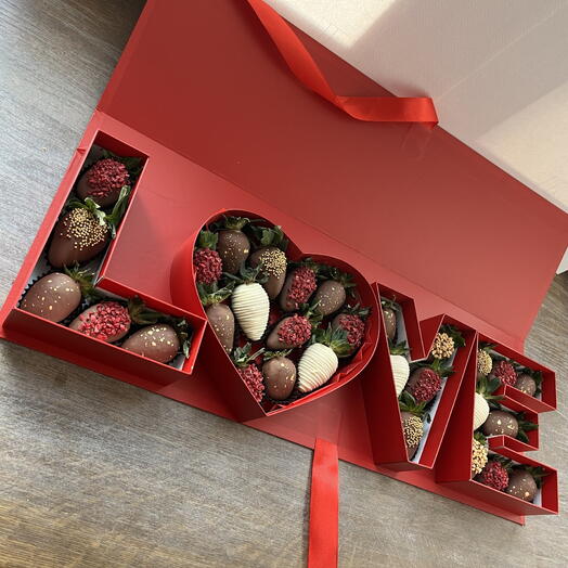 LOVE Клубника в шоколаде