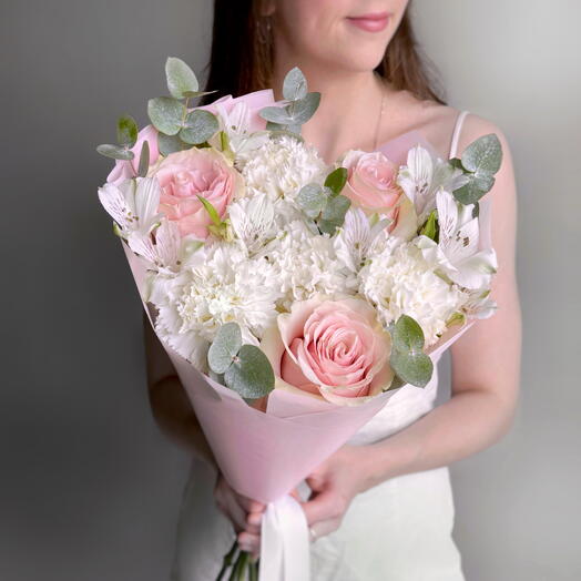 🌷Нежный букет розовые розы, белые диантусы, альстромерия и эвкалипт