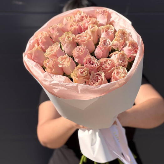 Букет из роз Эквадор в круглой упаковке