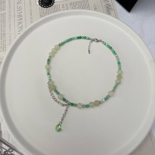 Колье/чокер ручной работы из хризопраза и жадеита.  Подарок девушке, маме, любимой