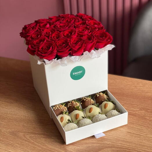 Шкатулка с клубникой в шоколаде «Лилиан»