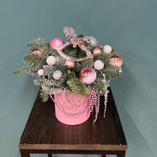 Шляпная коробка с нобилисом и игрушками