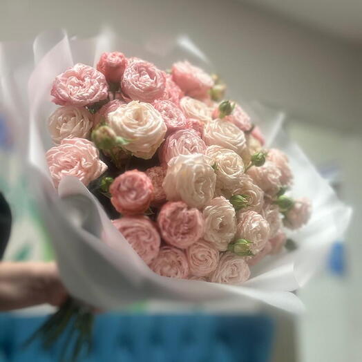 Букет кустовых роз Бомбастик