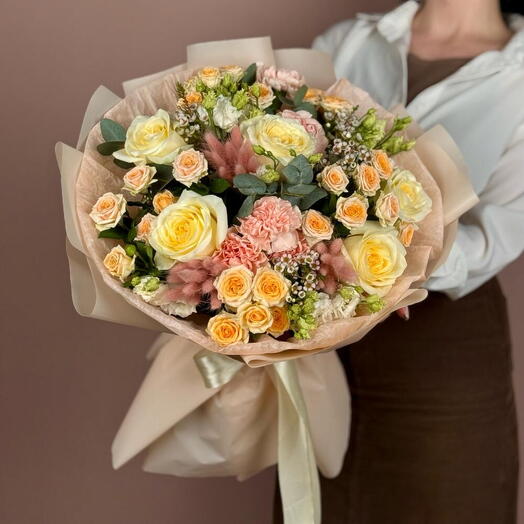 Кустовые розы и эустома 1