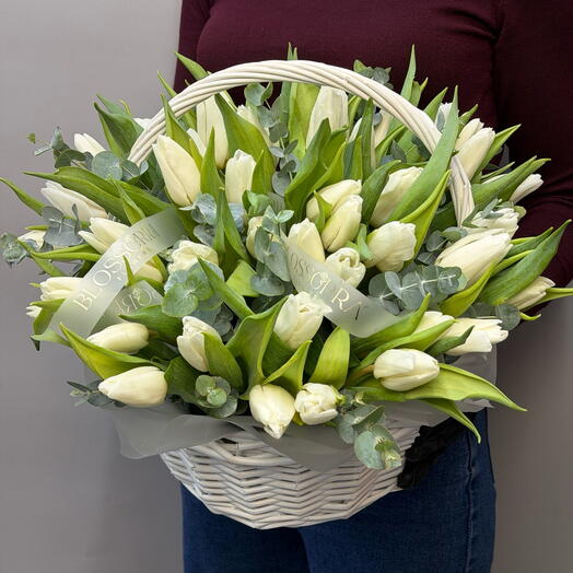 Тюльпаны в корзине 🌷