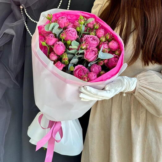 Букет пионовидных кустовых роз Мисти