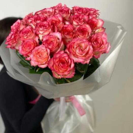 Роскошный букет из 25 розовых роз Джумилия ПРЕМИУМ