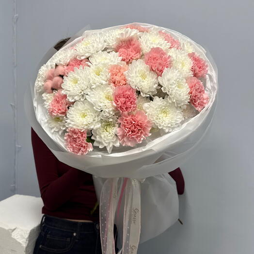 Авторский букет для любимой девушки на 14 февраля   «Пудровый 💗» : хризантема, диантус, хлопок. Размер L