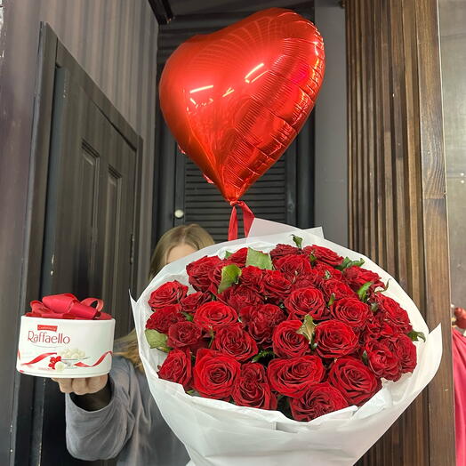 Акция‼️ комбо M ♥️Роза 35 штук + Raffaello+ шар сердце