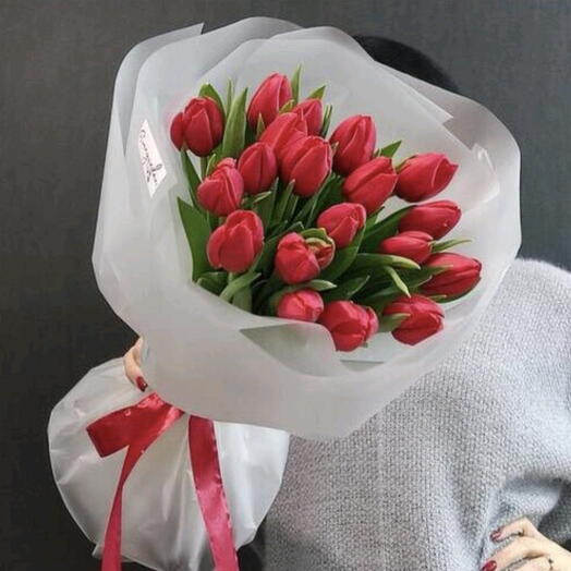 Букет из красных тюльпанов