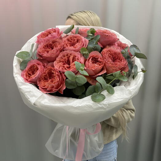 Букет из розовой пионовидной розы