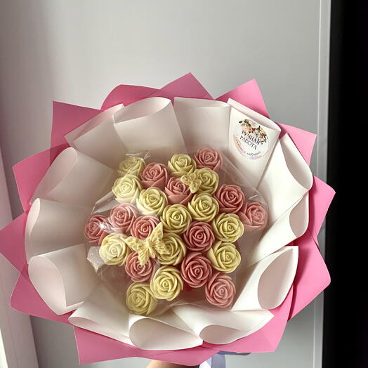 Букет из шоколадных роз с бабочками