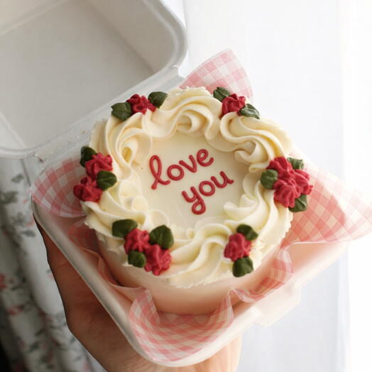 Бенто-торт в стиле ламбет с цветами, с надписью love you