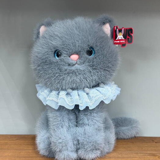 Милый плюшевый котенок