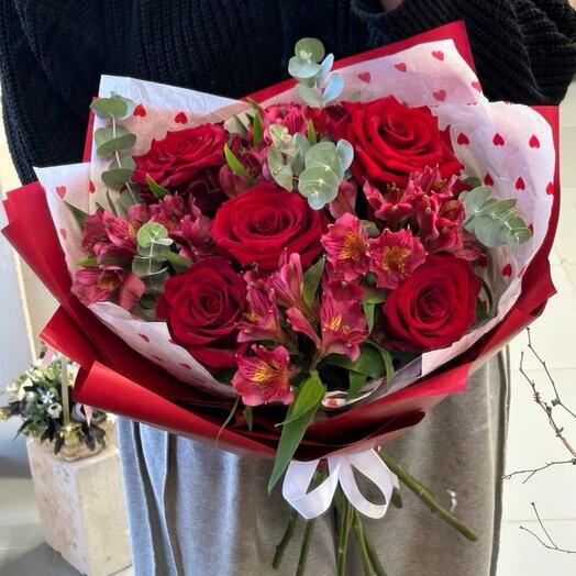 Букет «Валентинка» розы и альстромерии