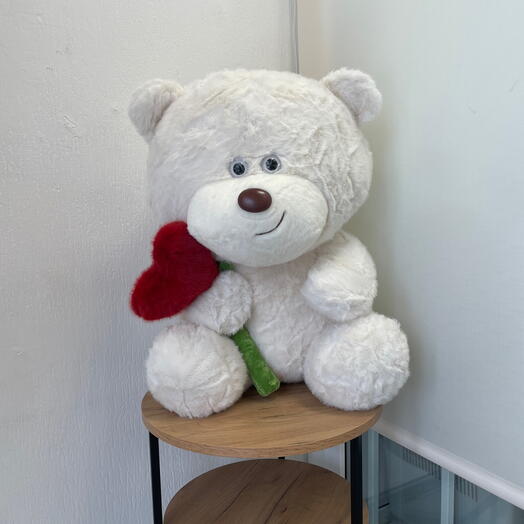 Белый мишка с цветочком