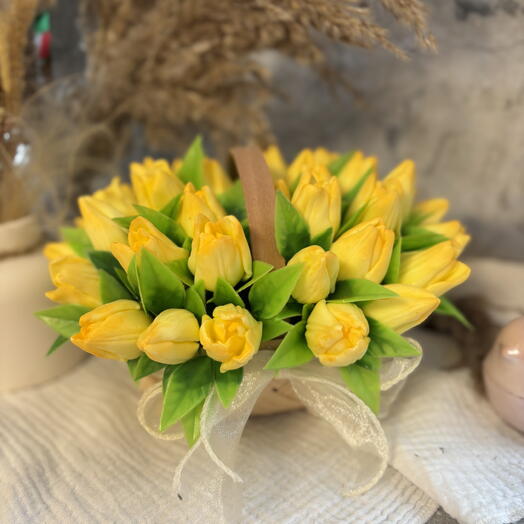 Букет из мыла Тюльпаны в мини корзинке (желтые)