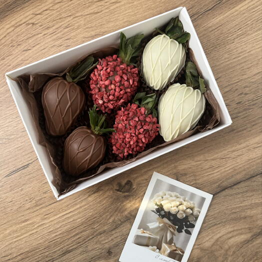 Клубника в шоколаде 6 ягодок