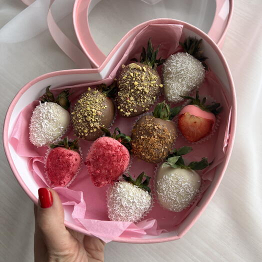 Клубника в сердце, 10шт