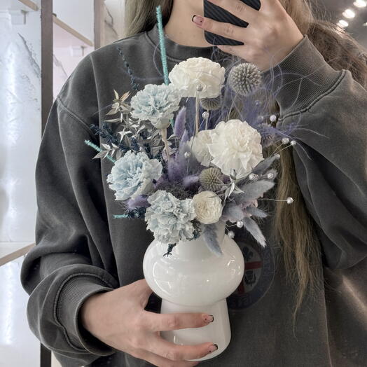 Интерьерная композиция из стабилизированных цветов и сухоцветов в вазе🦋