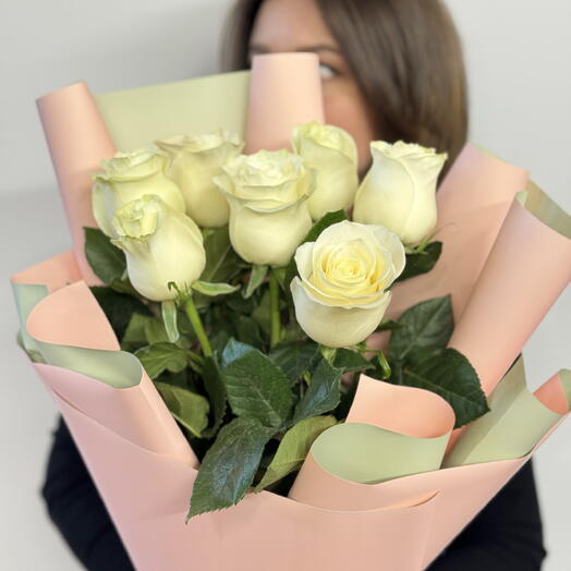 Букет белые розы 7 шт