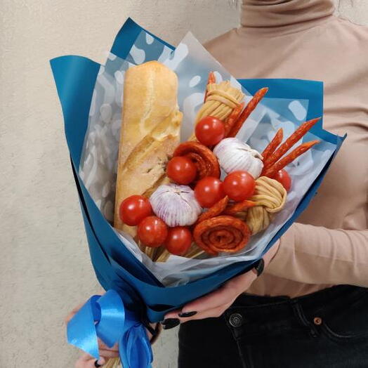 Корпоративный заказ. Мужской букет с багетом и помидорами