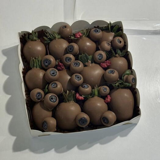 Клубника 🍓 в шоколаде с голубикой