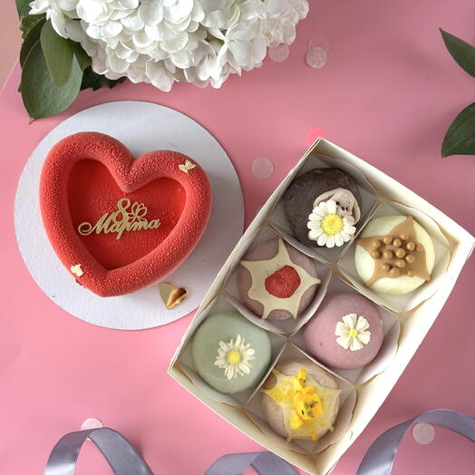 Набор десертов «8 марта» Бенто муссовый торт «Сердце» — Три шоколада, 350 г + набор Моти 6 шт