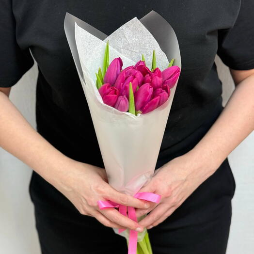 11 сиреневых тюльпанов в упаковку