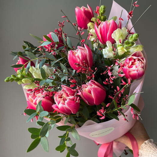 Тюльпаны, Антирринум и ароматная гениста в букете «Весенний 🌱»