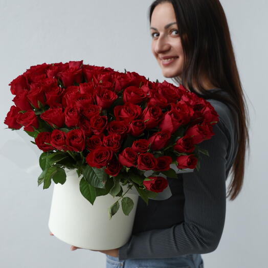 101 красная роза в шляпной коробке