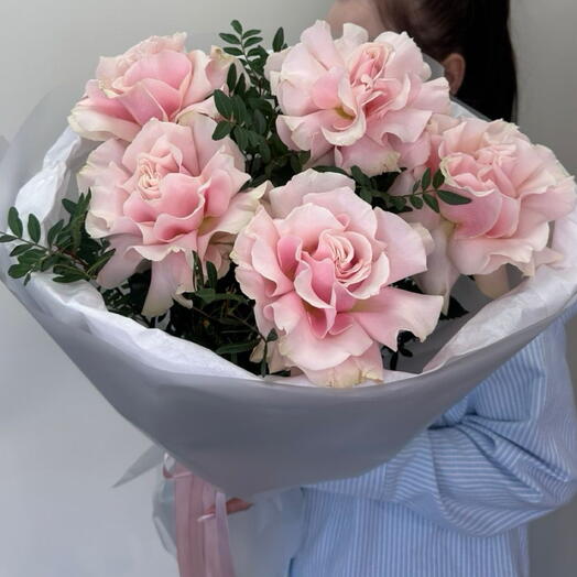 Bouquet of 5 delicate French roses