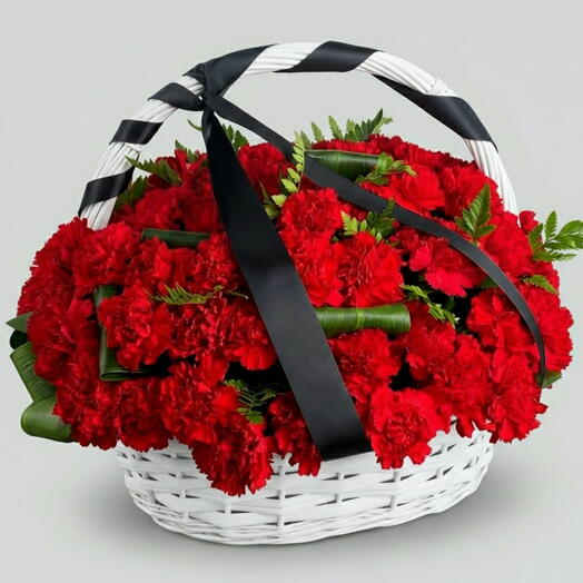 Траурная корзина с красными гвоздиками 40 шт 🌹Траурный букет Букет на похороны Траурная флористика