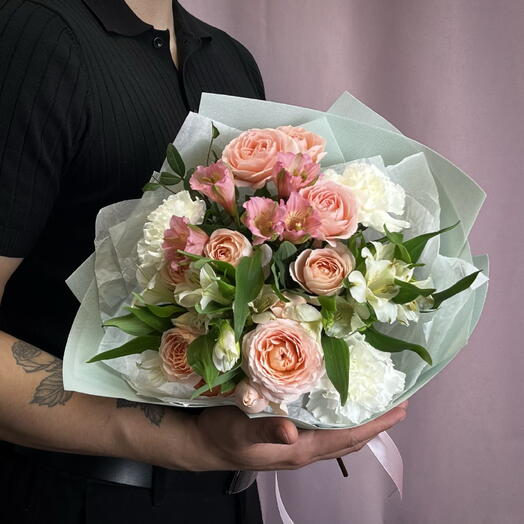 Букет из кустовых роз и диантусов (54)