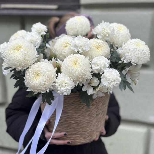 Хризантемы,альстромерия,диантусы корзина с цветами