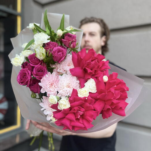 Букет «Дофаминовый Full Monty» 🌹💜🤍🧁из французских роз, кустовых роз,альстромерии