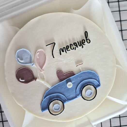 Бенто-торт по месяца для мальчика с машинкой и шариками