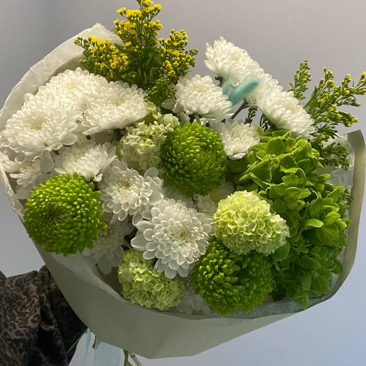Утренняя роса💚 Букет из хризантем, гортензии, вибурнума, солидаго и лагуруса в нежной упаковке🩵