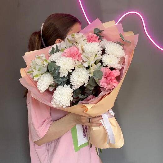 Авторский букет с хризантемой, альстромерией, эвкалиптом и диантусами💐🥰