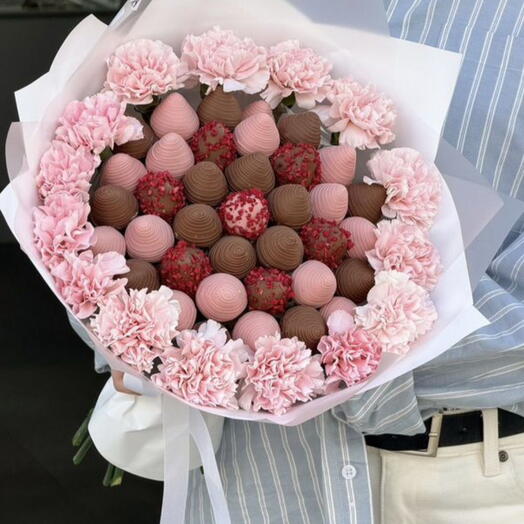 Клубника с диантусом