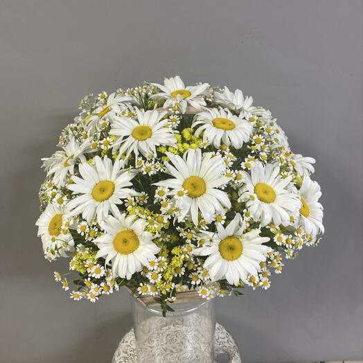 Корзина с ромашками