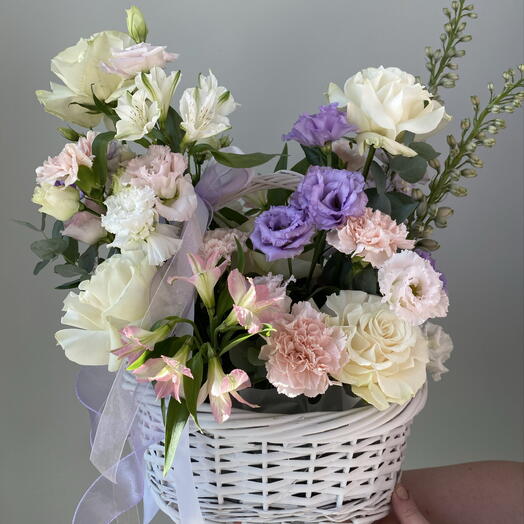Корзина с розами