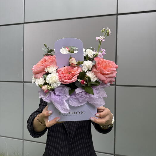 «В каждом лепестке — чувства» ️🌹из пион роз сорта Мондарин с диантусами