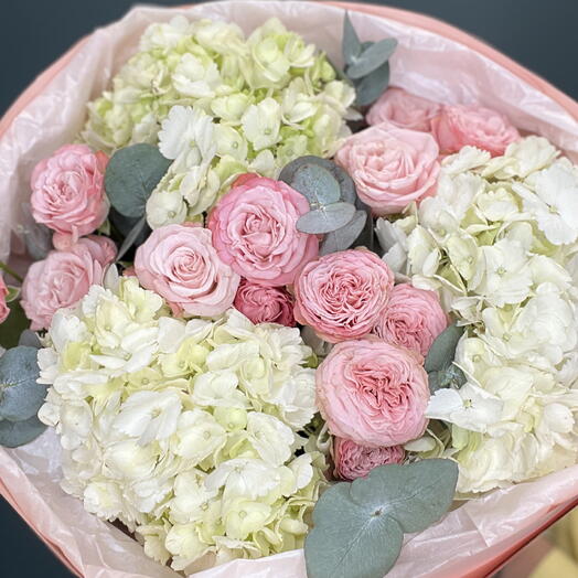 Нежный букет гортензия и кустовые розы💝