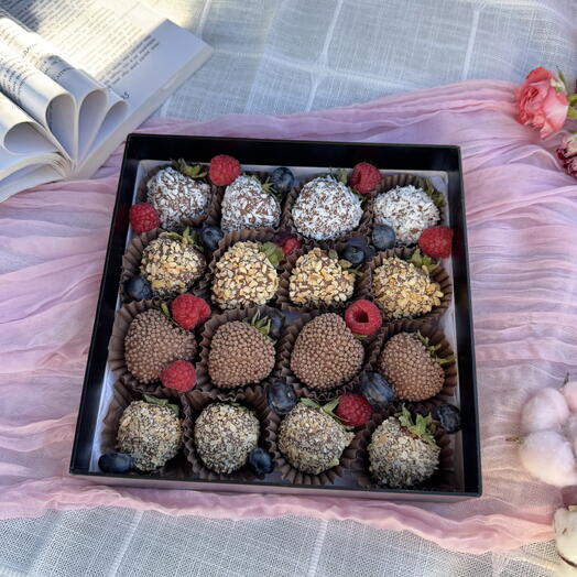 🍓 «Богатство вкуса: клубника в шоколаде, 16 штук + кокос, миндаль, и вафельные стружки и воздушные шарики»🫐🍫