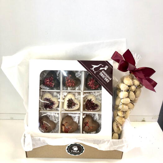 «Магия шоколада и орехов в каждой детали»🌰🍫

подарок коллеге, учителю, маме или любимой девушке. Вкусно, стильно, душевно ️