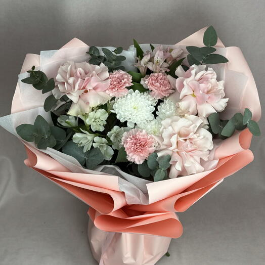 Нежный букет. 🌺
Французские розы, диантусы, альстромерия, хризантема