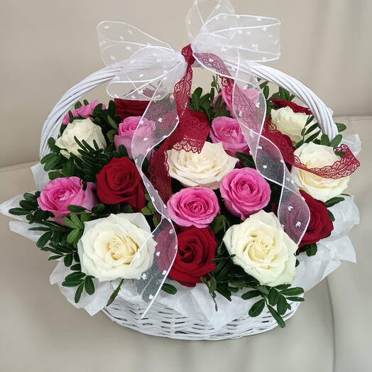 Корзина с розами