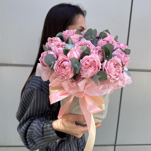 Композиция «Винтажная нежность» 🎀 из кустовых пионовидных роз сорта Джульетта с ароматным эвкалиптом 👛🌸