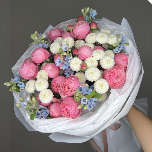 Букет L | 🥰 с незабудками, пионовидными кустовыми розами и хризантемой Ньютон